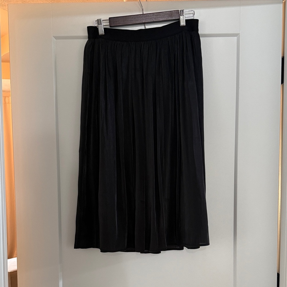 Black midi skirt size M